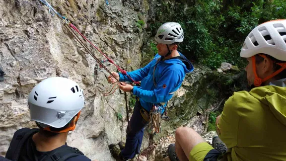 Atelier tehnici de bază de asigurare în teren abrupt și pe verticală