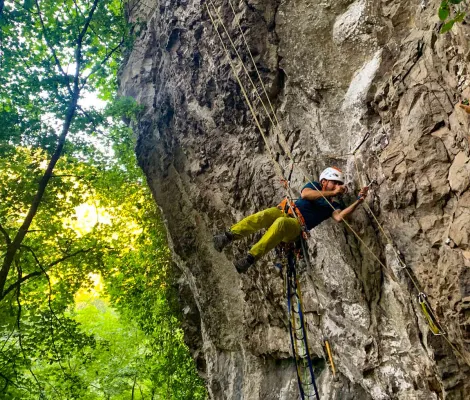 Stagiu de cățărare cu protecții mobile, cu Leslie Fucsko, UIAGM