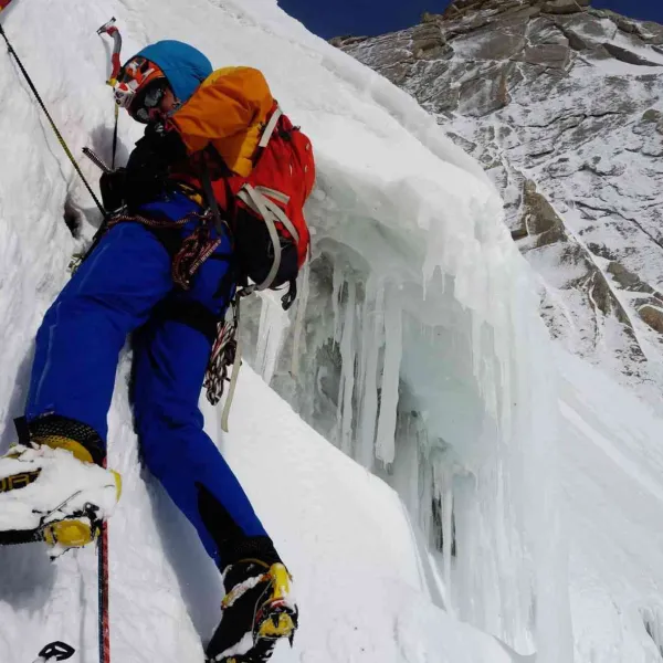 portiune de gheata in traseu mixt