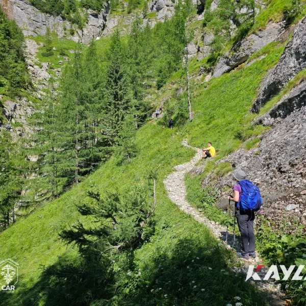 Prin estul Bucegilor, KAYLAND