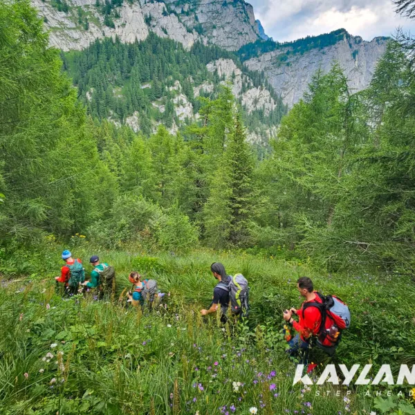 Prin estul Bucegilor, KAYLAND