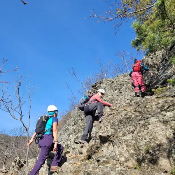 membri CAR in urcare abrupta pe Muntii Cozia