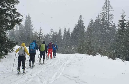 Inițiere în mersul pe schiuri de tură