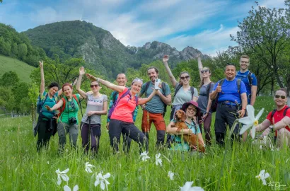 O zi însorită pe poienile cu narcise de la Tecșești și vf. Piatra Cetii