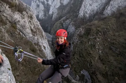 Cu espadrilele în drumul Școlii Turdene,  în cadrul proiectului Adoptă un cățărător