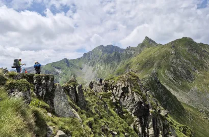 Tura cu cortul în Făgăraș: Până pe Moldoveanu, cu ocoluri, nori și voie bună