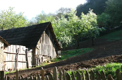 Blandetea colinelor si abruptul stancilor in muntii Aninei