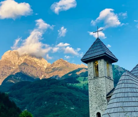 Proiecție Peak of the Balkans - 10 zile, 192 km, 11.000DN