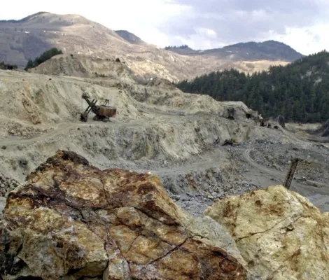 Drumetie si fotografie în zone afectate ecologic de la Rosia Montana si Geamăna