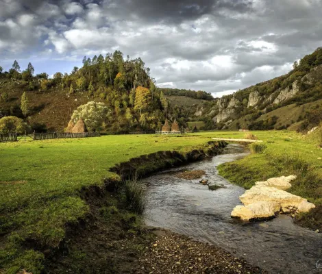 AMANATA: Drumetie si fotografie in Muntii Sureanu 